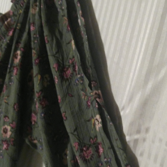 Flowered top - Picture 4 of 4